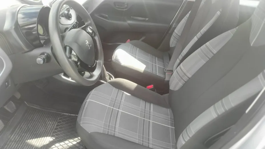 PEUGEOT 108 -