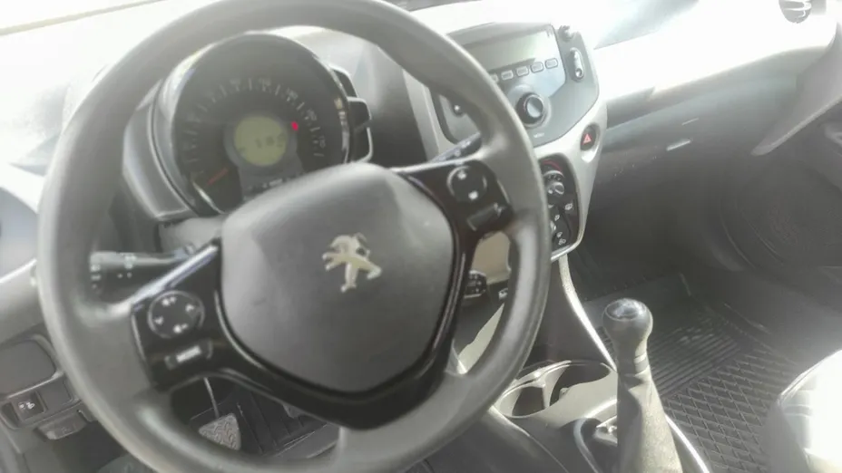 PEUGEOT 108 -