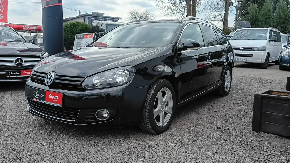 VOLKSWAGEN Golf -