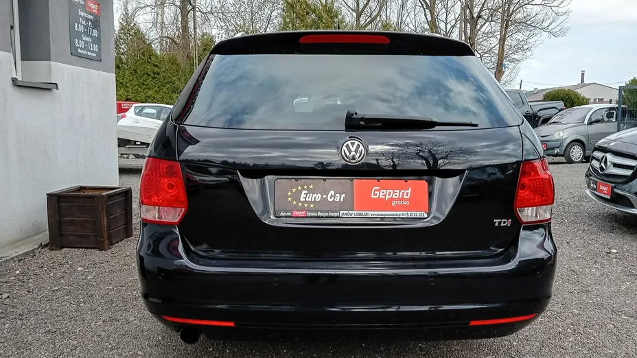 VOLKSWAGEN Golf -