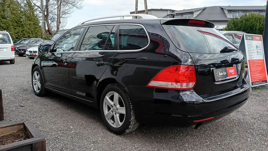 VOLKSWAGEN Golf -