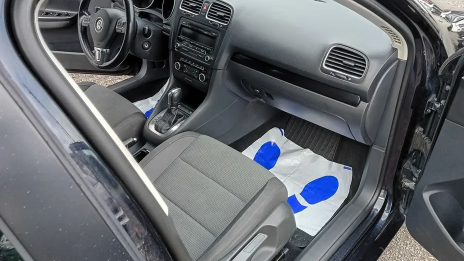 VOLKSWAGEN Golf -