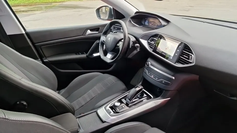 PEUGEOT 308 -