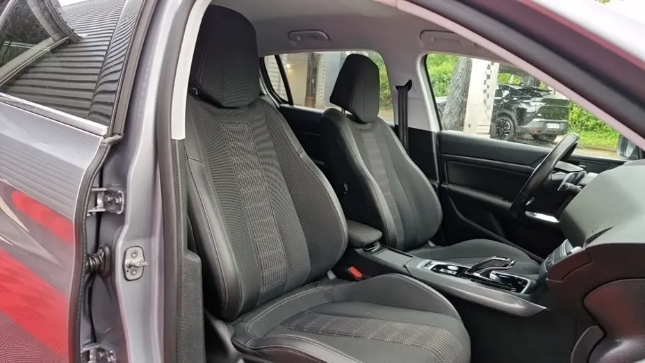 PEUGEOT 308 -