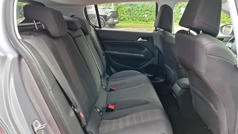 PEUGEOT 308 -