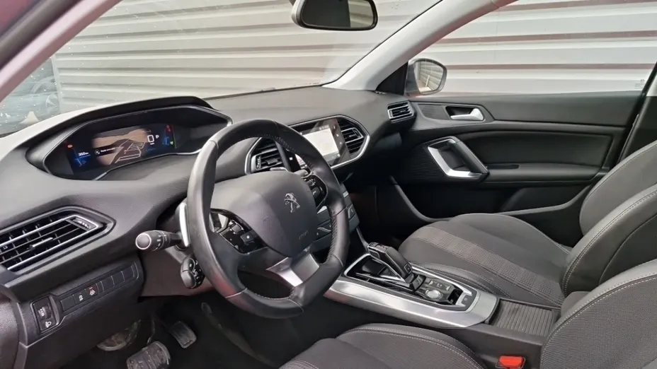 PEUGEOT 308 -