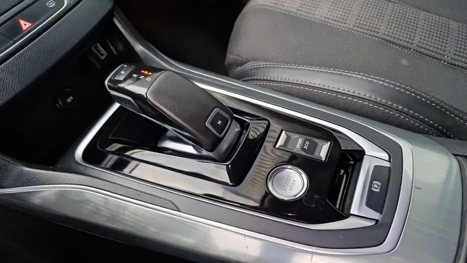 PEUGEOT 308 -