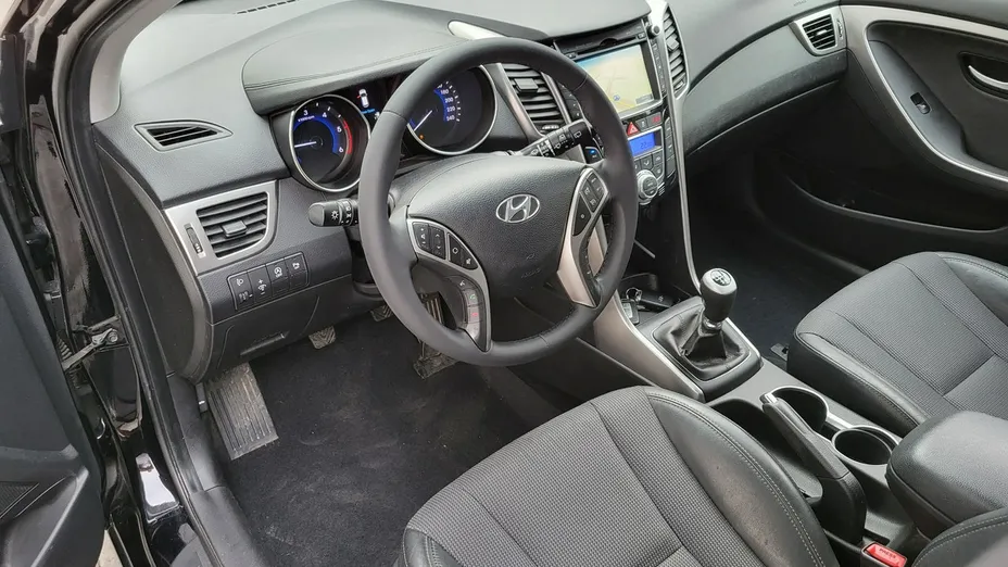 HYUNDAI i30 -