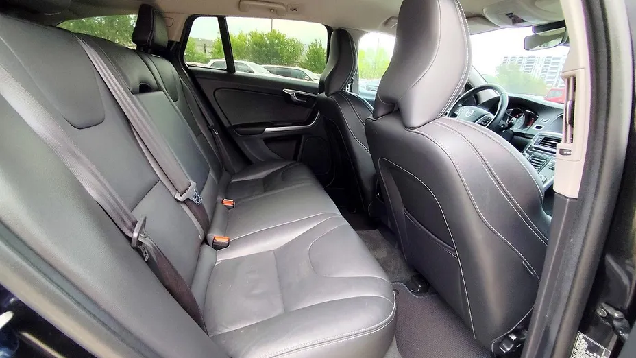 VOLVO V60 -