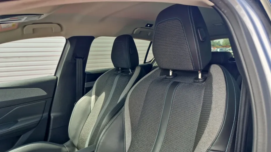 PEUGEOT 308 -