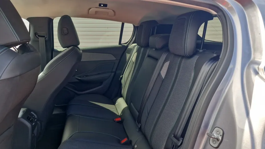 PEUGEOT 308 -