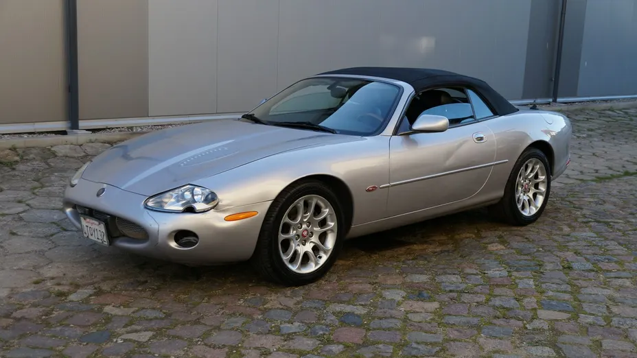 JAGUAR XK8 -