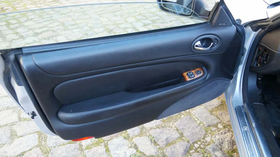 JAGUAR XK8 -