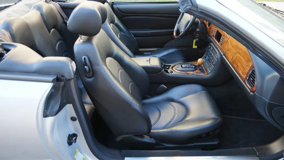 JAGUAR XK8 -