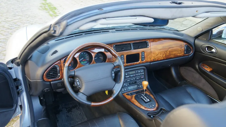 JAGUAR XK8 -