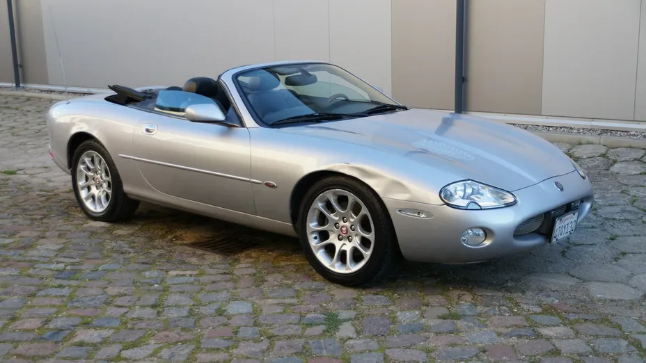 JAGUAR XK8 -