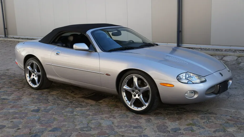 JAGUAR XK8 -