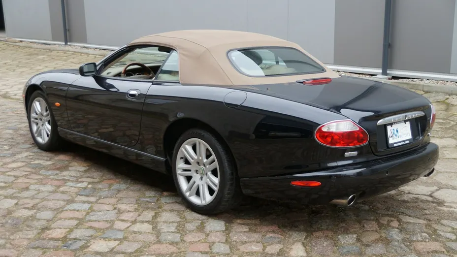 JAGUAR XK8 -