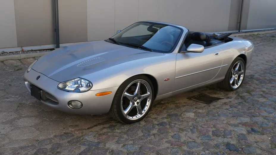 JAGUAR XK8 -
