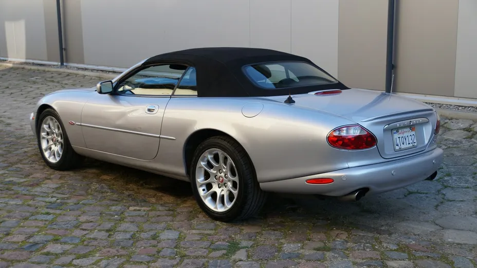 JAGUAR XK8 -