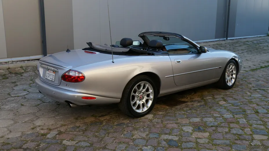 JAGUAR XK8 -
