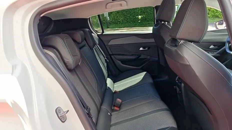 PEUGEOT 308 -