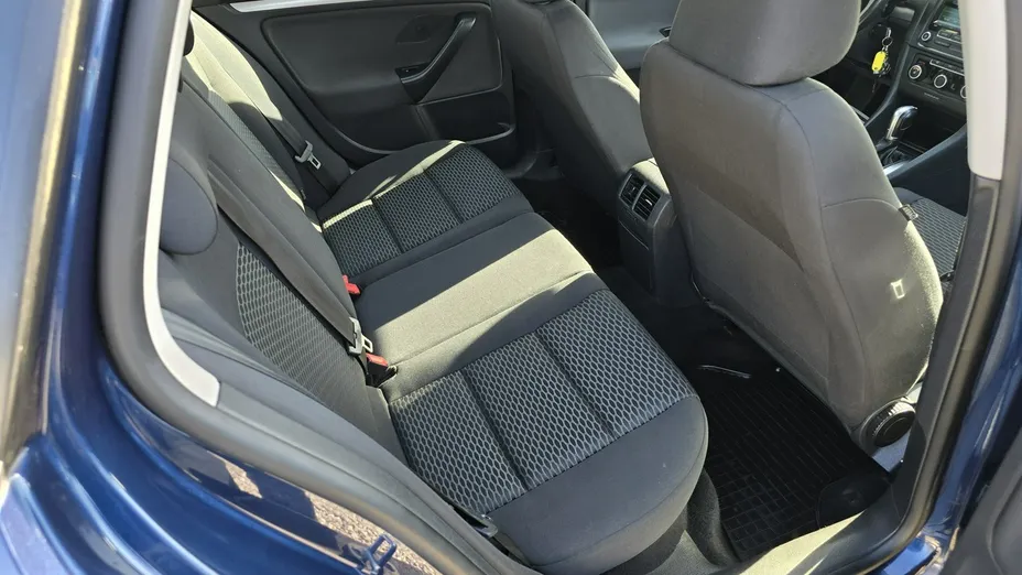 VOLKSWAGEN Golf -
