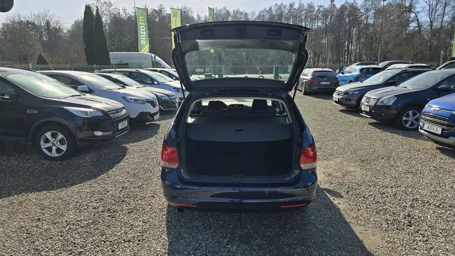 VOLKSWAGEN Golf -