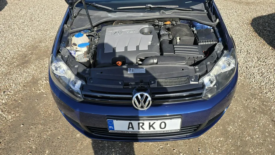 VOLKSWAGEN Golf -