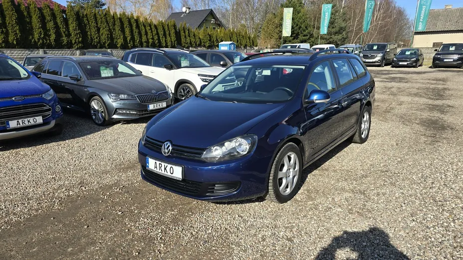VOLKSWAGEN Golf -