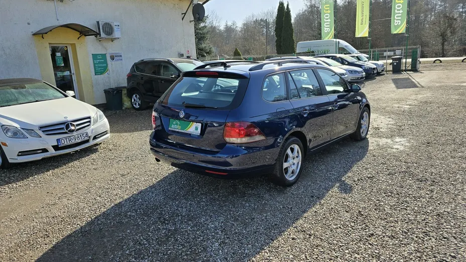 VOLKSWAGEN Golf -