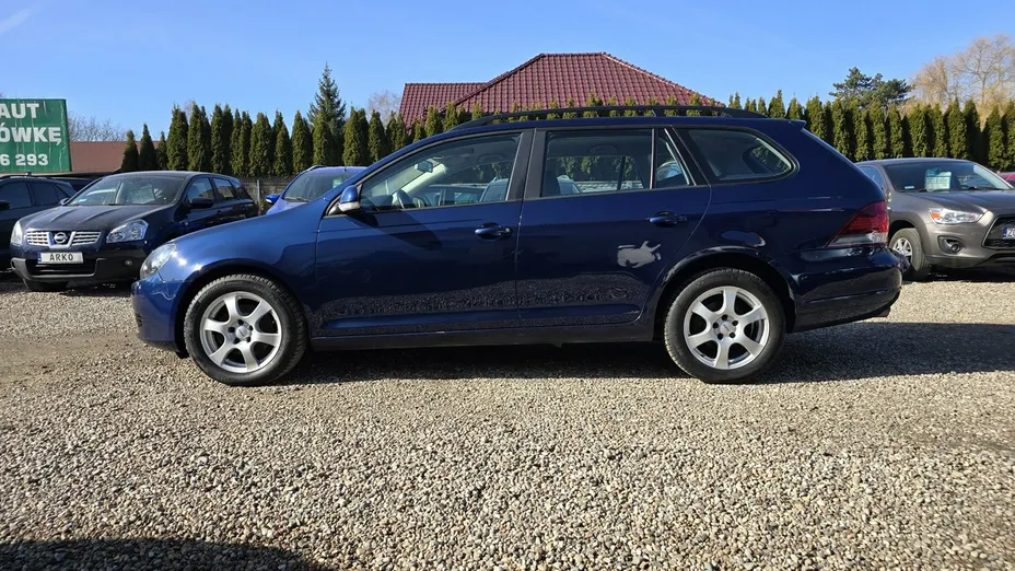 VOLKSWAGEN Golf -