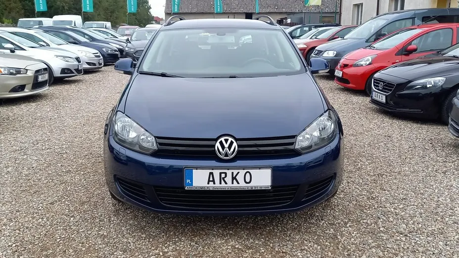 VOLKSWAGEN Golf -