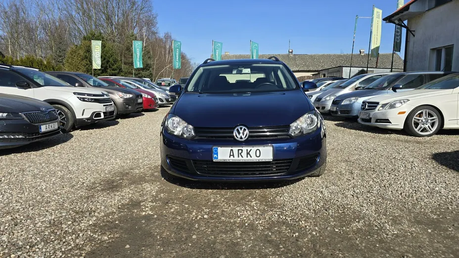 VOLKSWAGEN Golf -