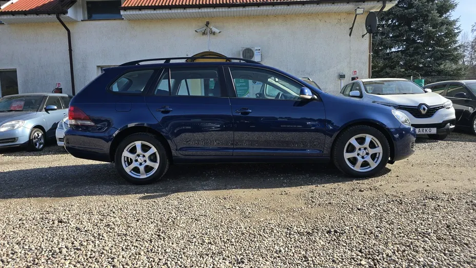 VOLKSWAGEN Golf -