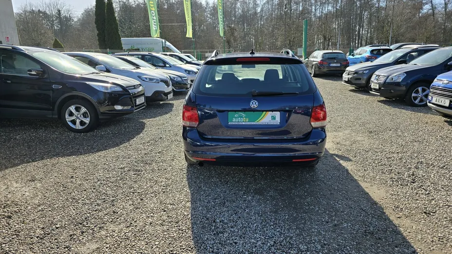 VOLKSWAGEN Golf -