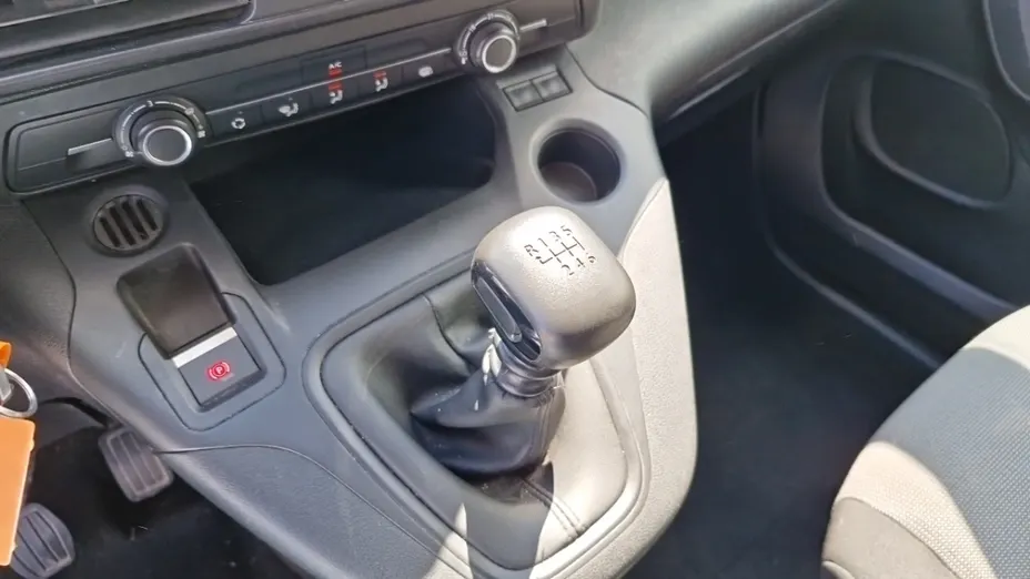 PEUGEOT Partner -