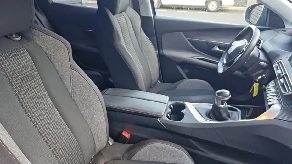PEUGEOT 3008 -