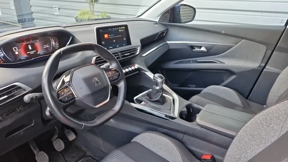 PEUGEOT 3008 -