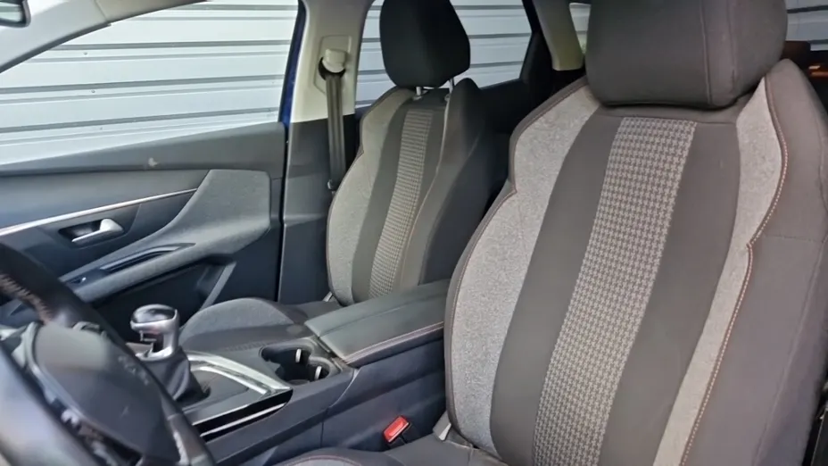 PEUGEOT 3008 -
