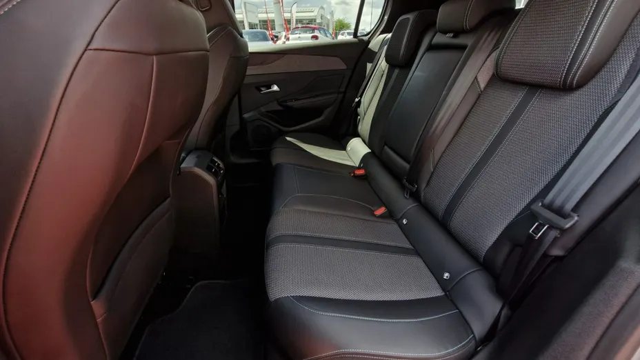 PEUGEOT 308 -