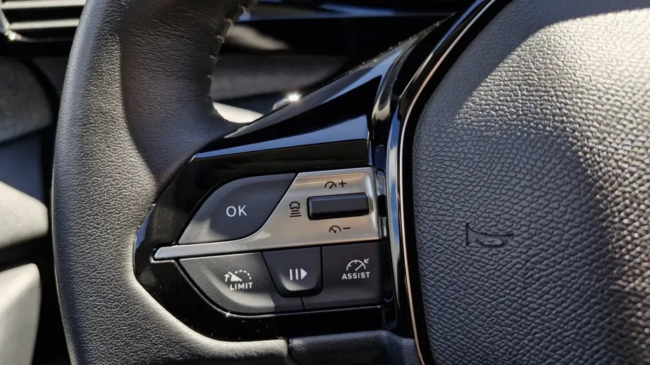 PEUGEOT 308 -