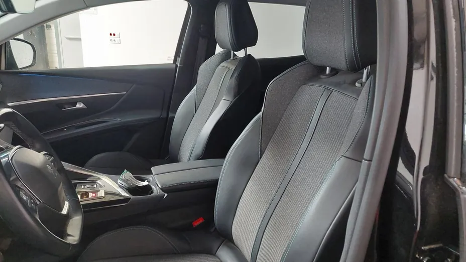 PEUGEOT 3008 -
