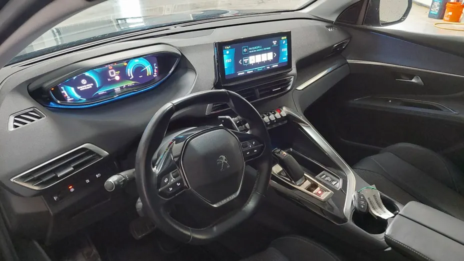 PEUGEOT 3008 -