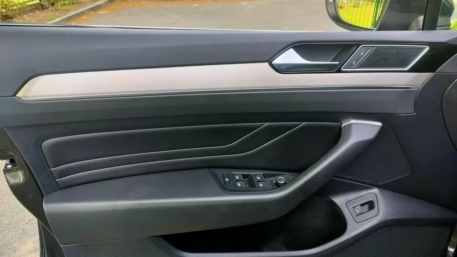 VOLKSWAGEN Passat -