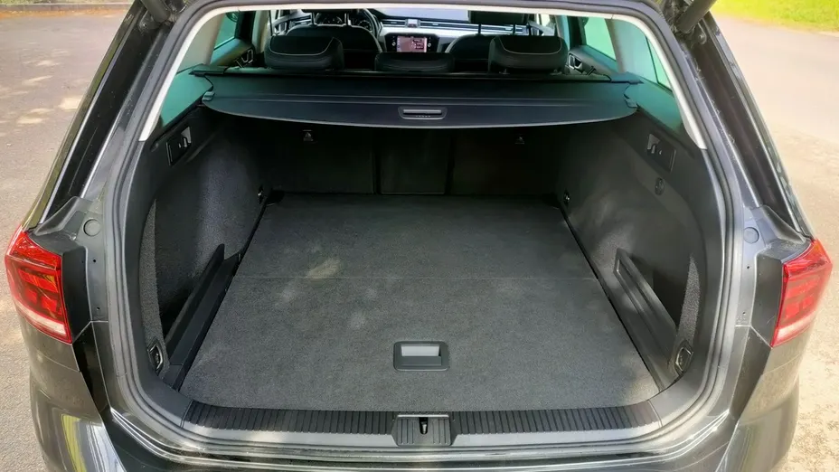 VOLKSWAGEN Passat -