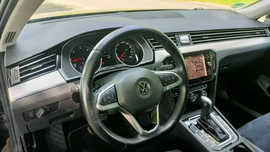 VOLKSWAGEN Passat -