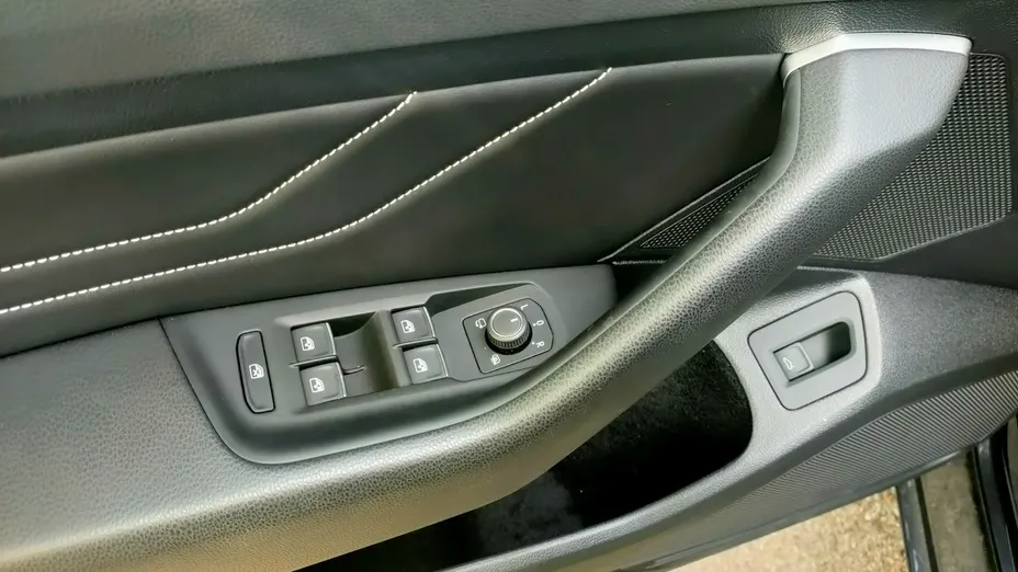 VOLKSWAGEN Passat -