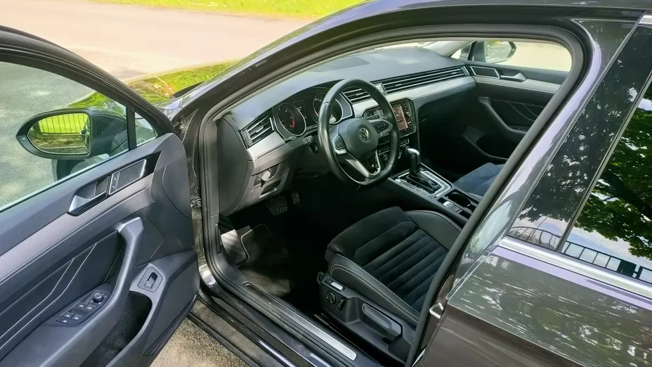 VOLKSWAGEN Passat -