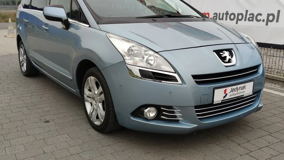 PEUGEOT 5008 -